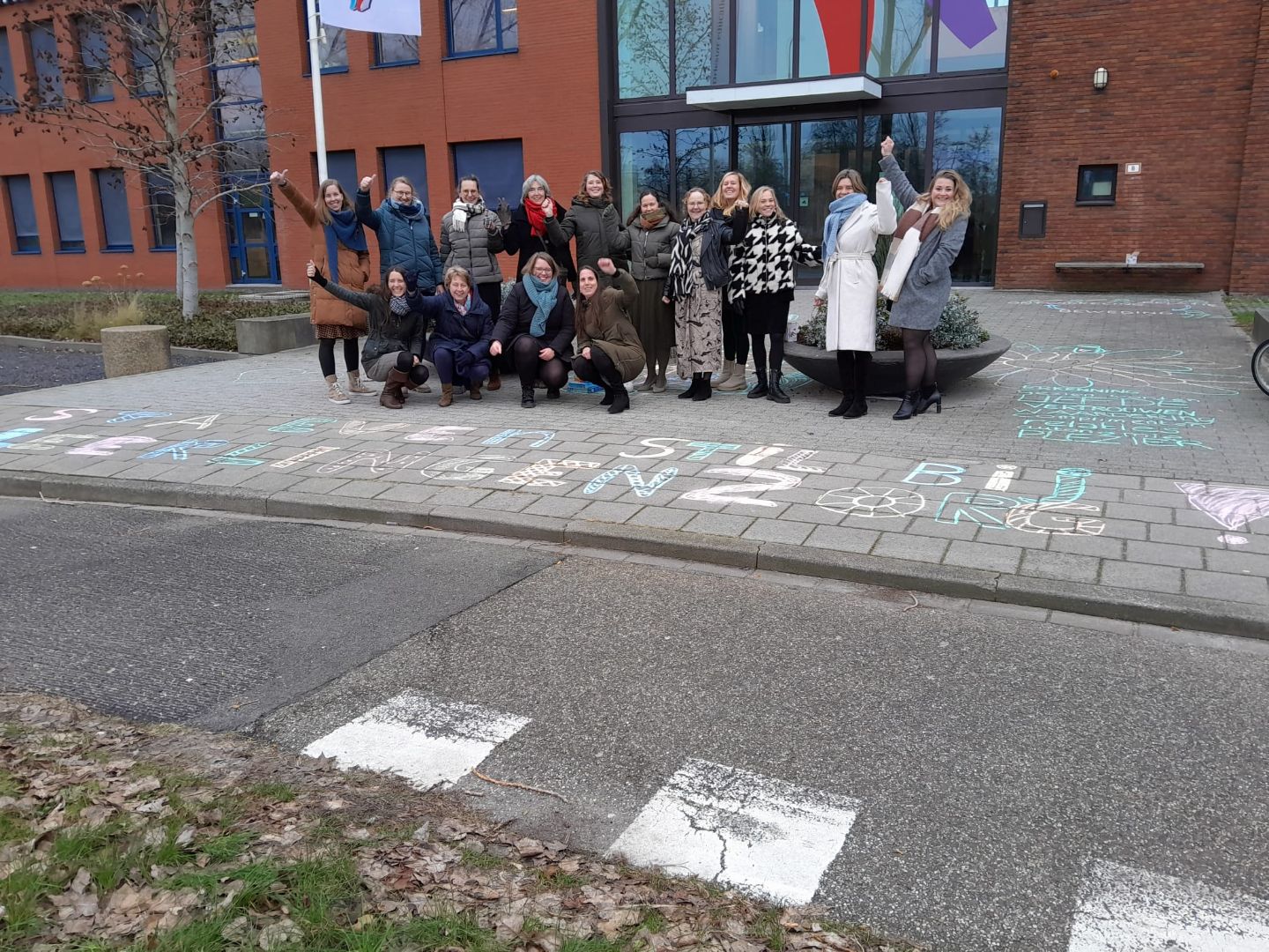 Kijk mee! Het mooie werk van orthopedagogen en psychologen in een stoepkrijttekening